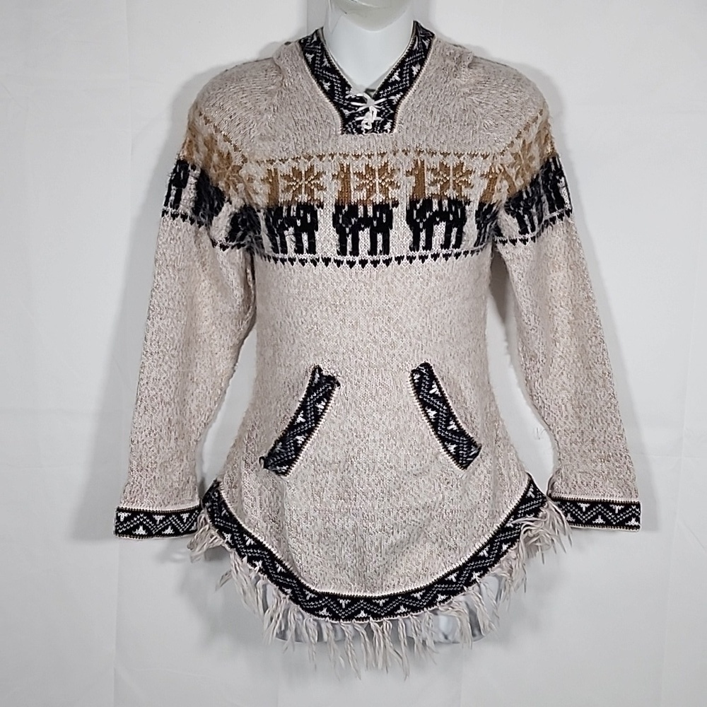 Hooded One Size sweater  tags missing